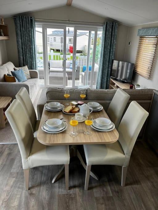 Sandy Bay Caravan Getaway ニュービギン・バイ・ザ・シー エクステリア 写真